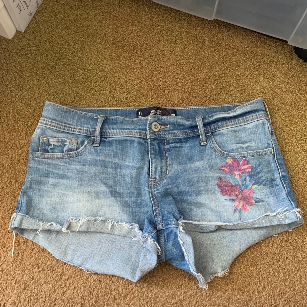 HOLLISTER SHORT-SHORT LOW RISE